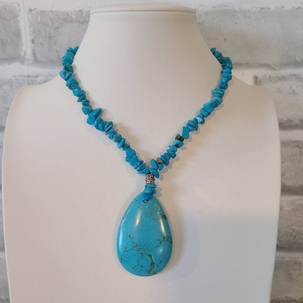 Howlite Blue Stone Pendant Beaded Necklace